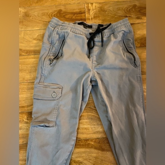 Joe’s Men’s Grey Drop Yoke Cargo Joggers (size small) - Picture 10 of 15